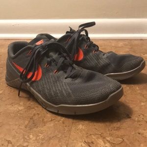 Metcon 3 Grey/Hyper Crimson Mens Training Shoe
